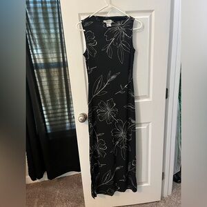 Sleeveless black print dress.